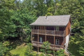 Cabin, hot tub, arcade games! sleeps 8!